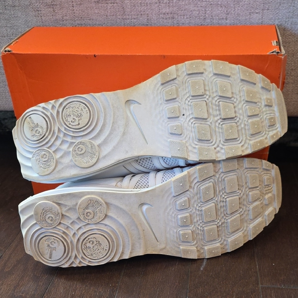 Nike Shox Gravity Triple White - Picture 5 of 8